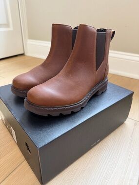 Women’s Sorel Chelsea Boots size 6 NEW